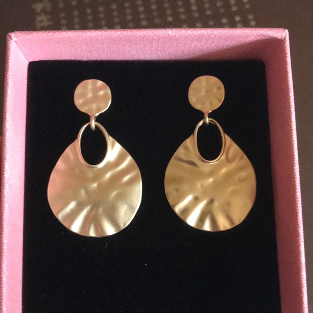 Golden groovy drop earrings